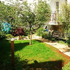 Komunela Apartment